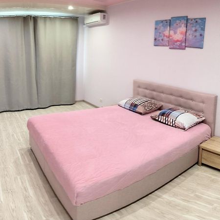 Apartment Near Metro Pozniaky Κίεβο Εξωτερικό φωτογραφία