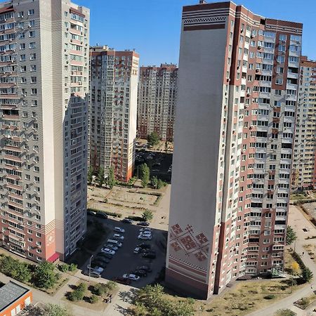 Apartment Near Metro Pozniaky Κίεβο Εξωτερικό φωτογραφία